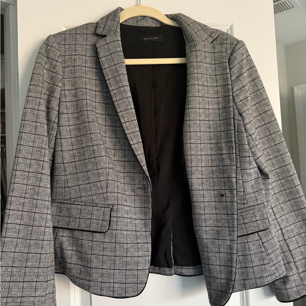 Stunning Ann Taylor Black and White Plaid Blazer